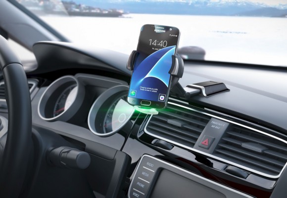 Uchwyt z ładowaniem indukcyjnym.